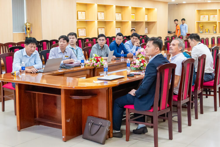 企業ニーズに基づく共同カリキュラム開発