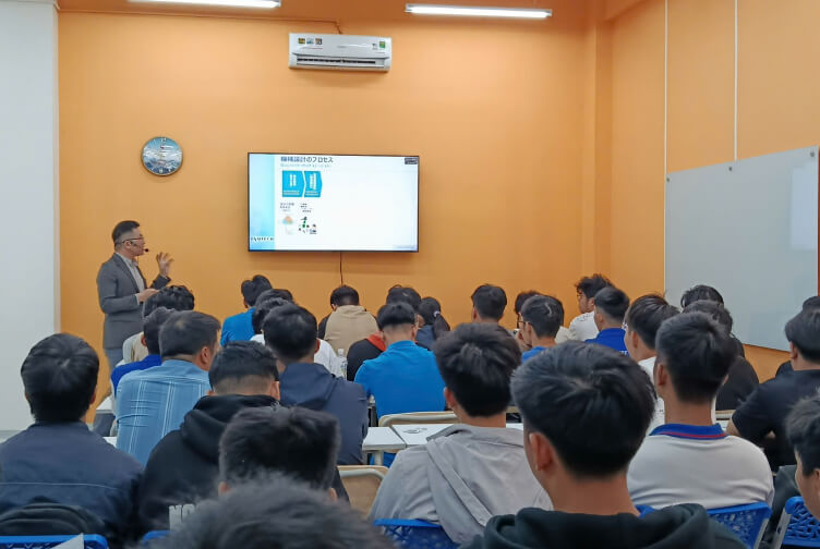 実践的な専門技術コースの運営