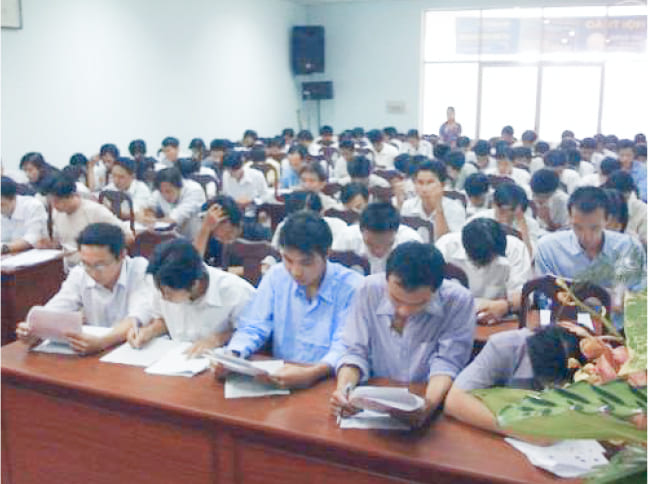 ホーチミン市内で開催したベトナム理系人材向け技術セミナー