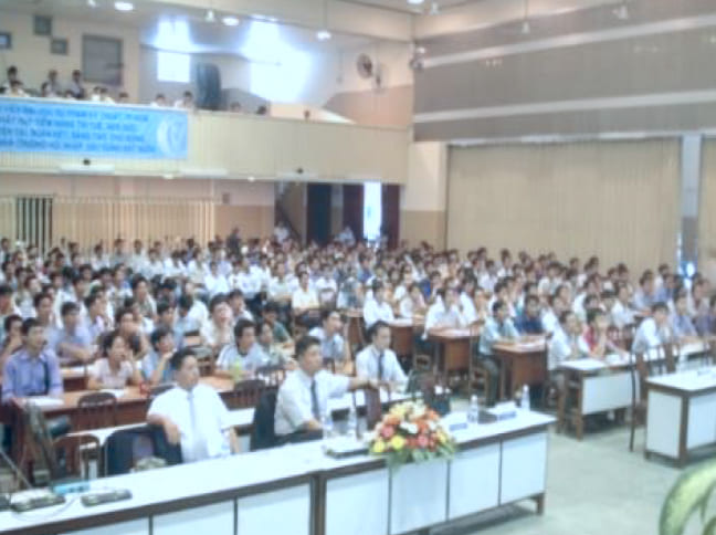 ホーチミン技術師範大学で実施した理系学生向けセミナー