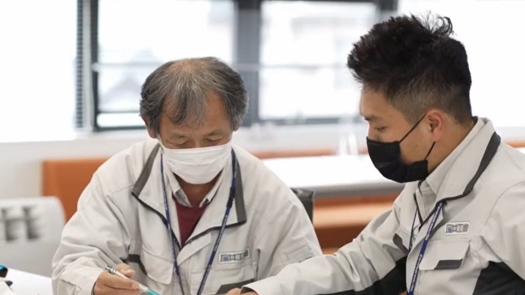 人材不足に悩む建築業界で、施工管理担当者として外国人エンジニアが活躍